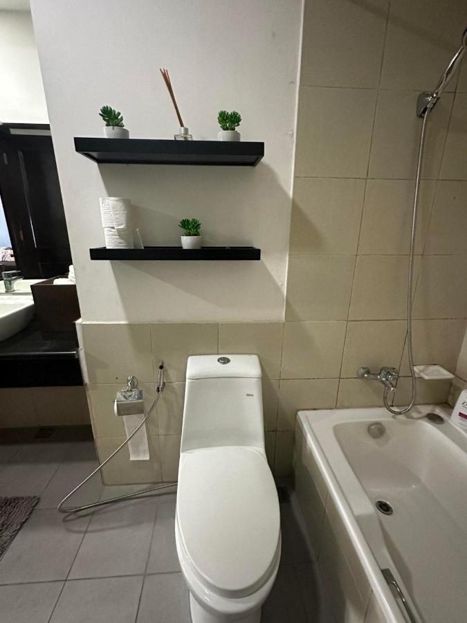 Suites De Marina Manila With Netflix Luaran gambar