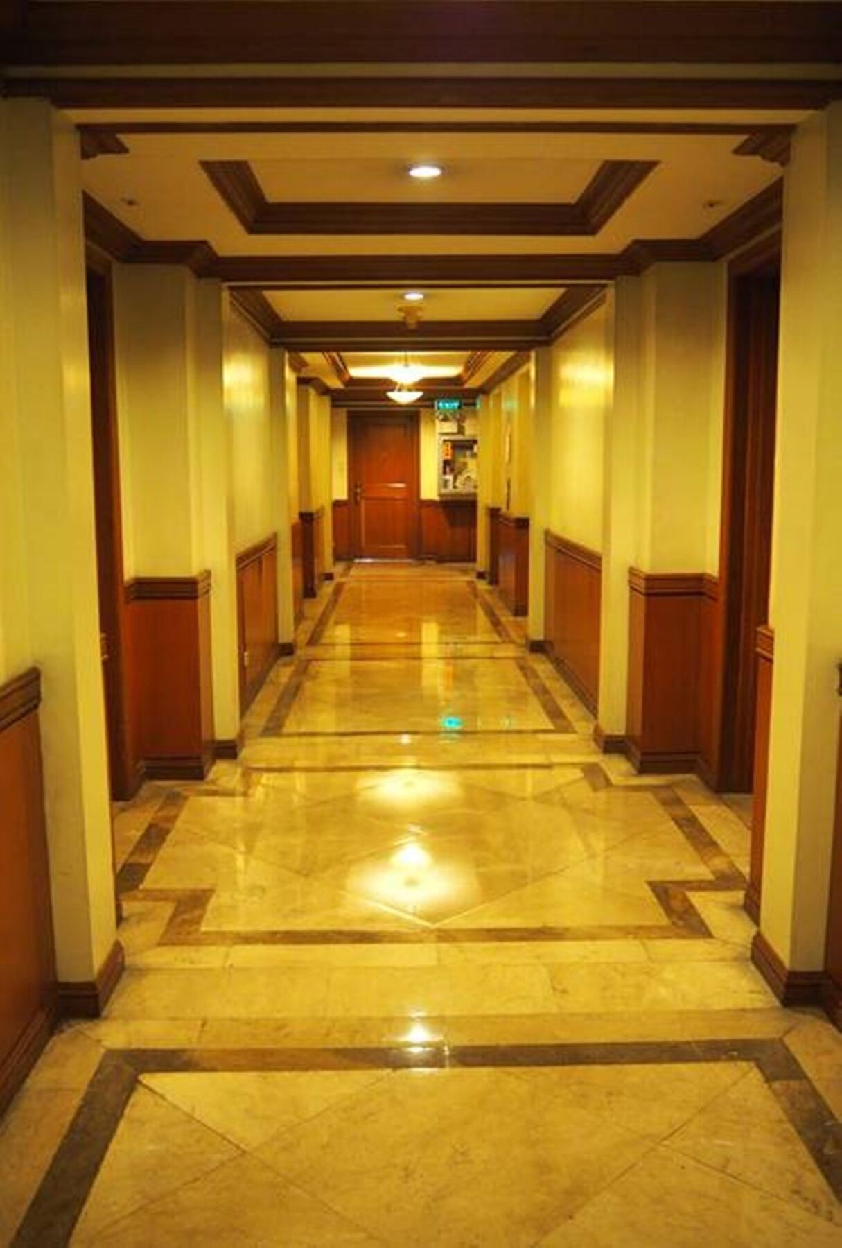 Suites De Marina Manila With Netflix Luaran gambar